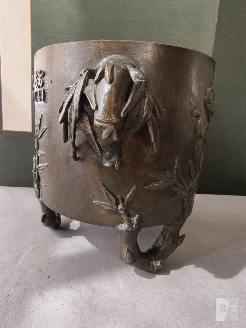 Bronze incense burner with relief decoration of inscription and bamboo - 图10